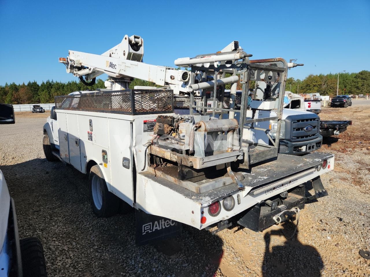 Photo 2 of 2021 FORD F550 SUPER DUTY UTILITY / SERVICE TRUCK (VIN 1FDUF5HT1MDA03916)