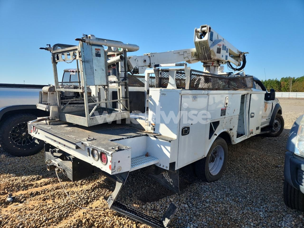 Photo 3 of 2021 FORD F550 SUPER DUTY UTILITY / SERVICE TRUCK (VIN 1FDUF5HT1MDA03916)