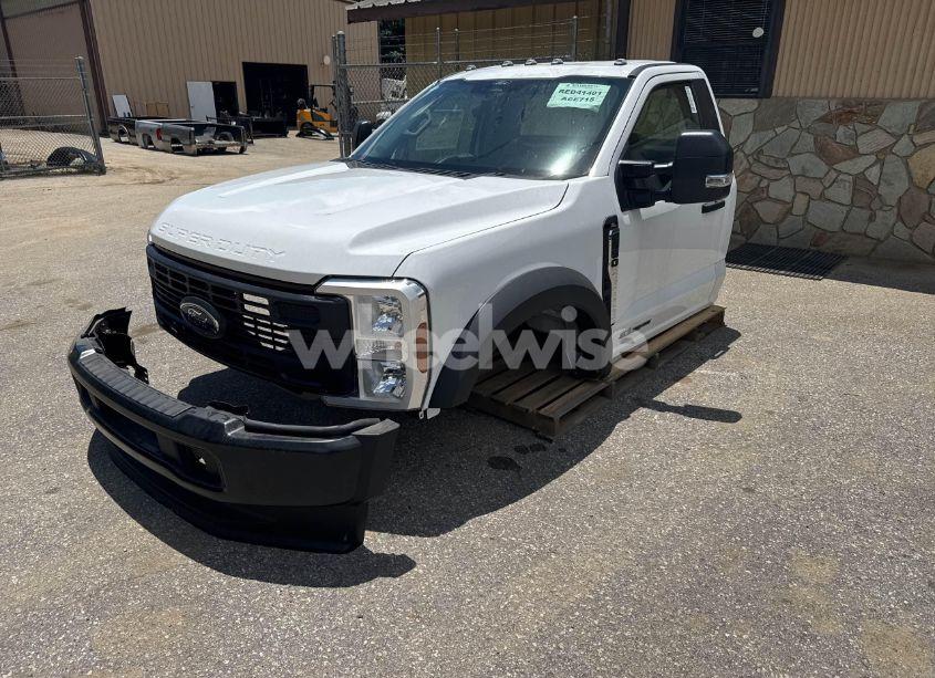 Photo 2 of 2024 Ford F550 N/A (VIN 1FDUF5HT1RED41404)