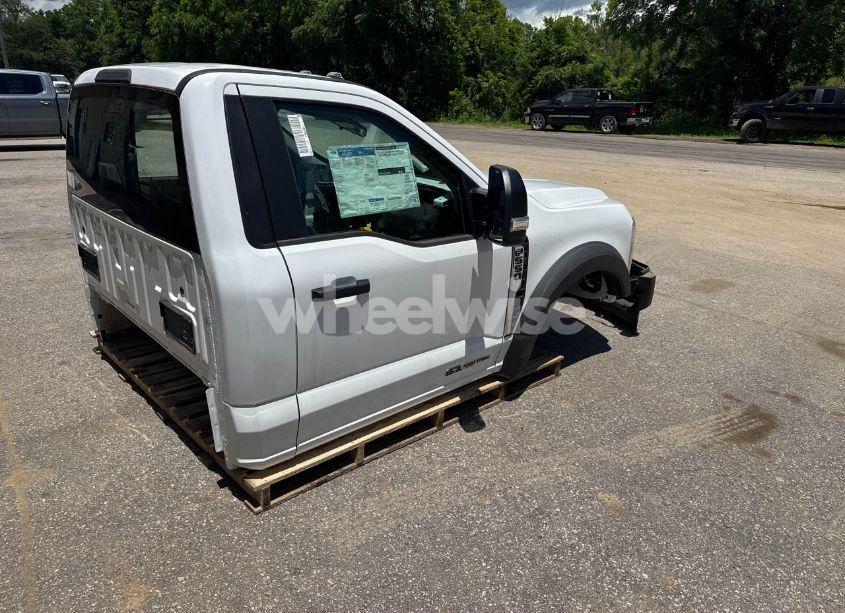 Photo 4 of 2024 Ford F550 N/A (VIN 1FDUF5HT1RED41404)