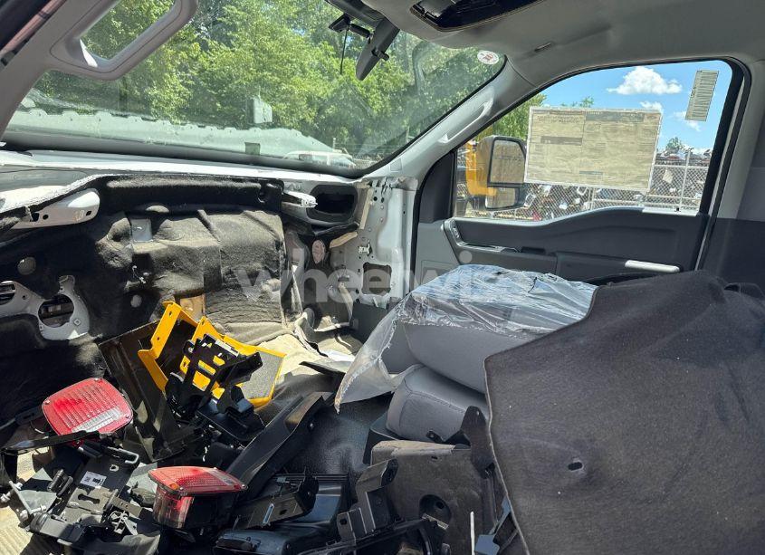 Photo 5 of 2024 Ford F550 N/A (VIN 1FDUF5HT1RED41404)