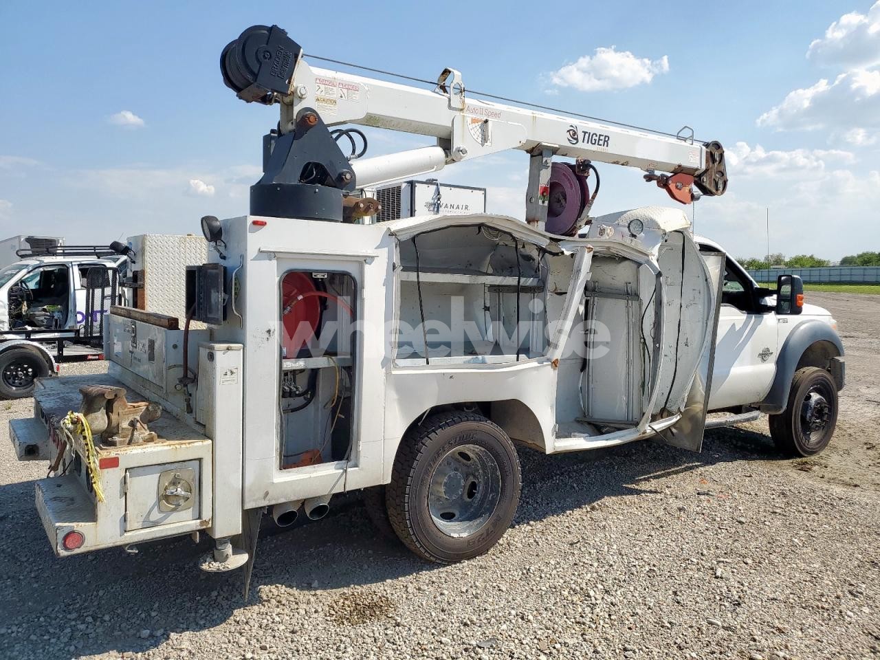 Photo 3 of 2016 FORD F550 SUPER DUTY (VIN 1FDUF5HT2GEC18252)