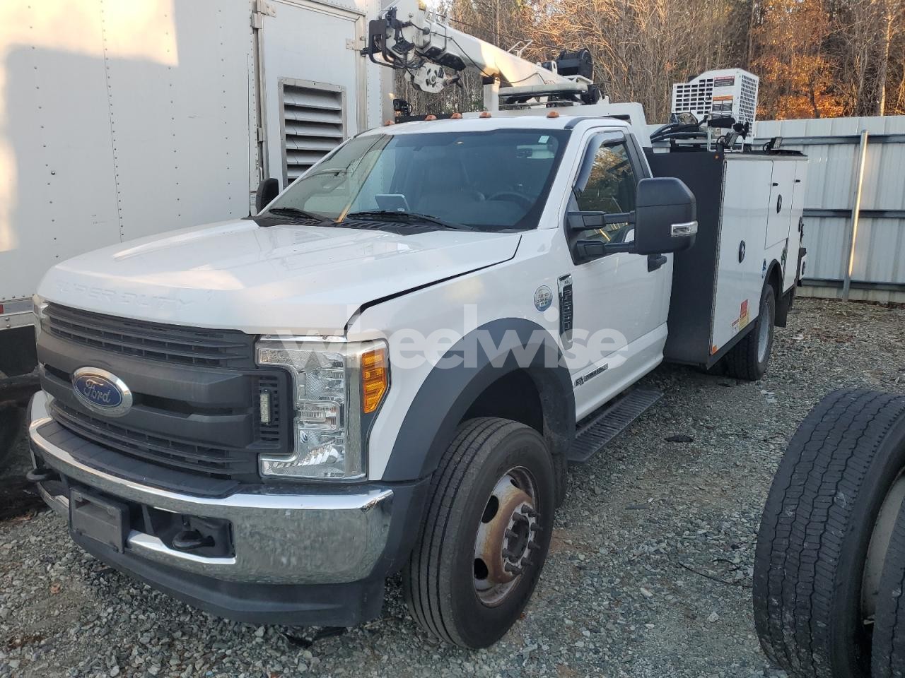 Photo 2 of 2017 FORD F550 UTILITY / SERVICE TRUCK (VIN 1FDUF5HT2HEC86455)