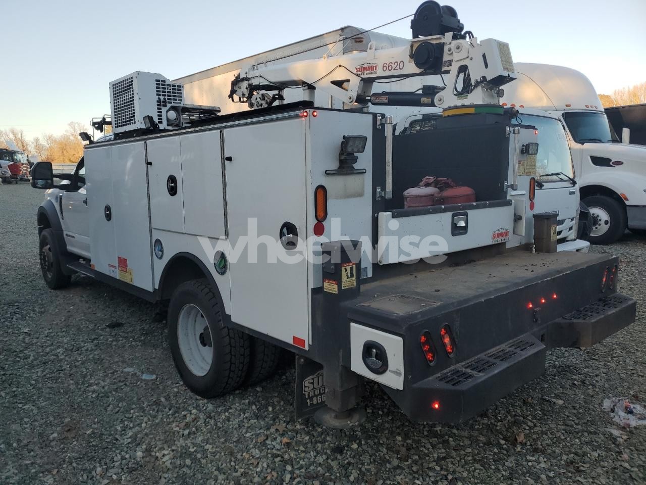 Photo 3 of 2017 FORD F550 UTILITY / SERVICE TRUCK (VIN 1FDUF5HT2HEC86455)