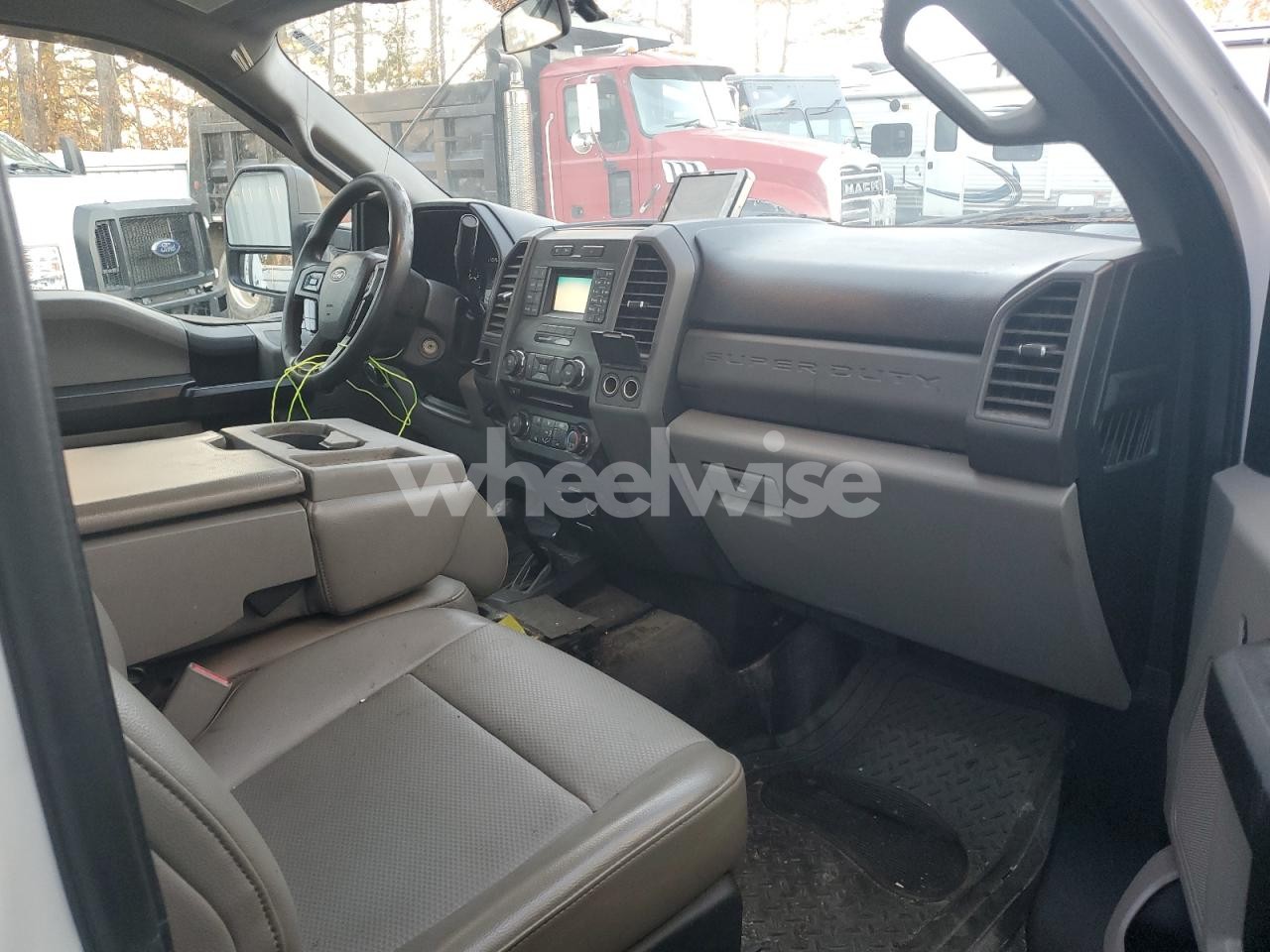 Photo 5 of 2017 FORD F550 UTILITY / SERVICE TRUCK (VIN 1FDUF5HT2HEC86455)