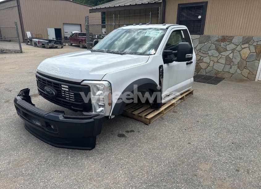 Photo 2 of 2024 Ford F550 N/A (VIN 1FDUF5HT6RED41166)