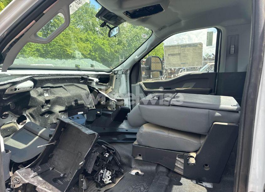 Photo 5 of 2024 Ford F550 N/A (VIN 1FDUF5HTRED41285)