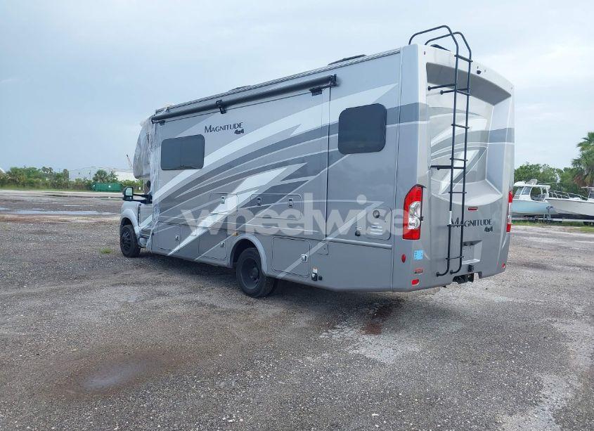 Photo 3 of 2025 Thor Magnitude 4X4 (VIN 1FDUF5HTXRDA00083)