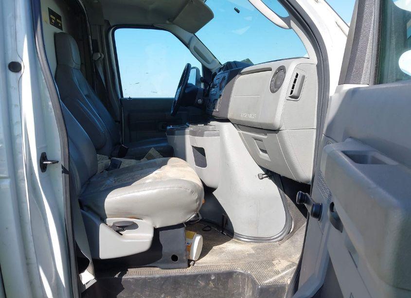 Photo 7 of 2009 Ford E-350 CUTAWAY (VIN 1FDWE35L29DA36998)