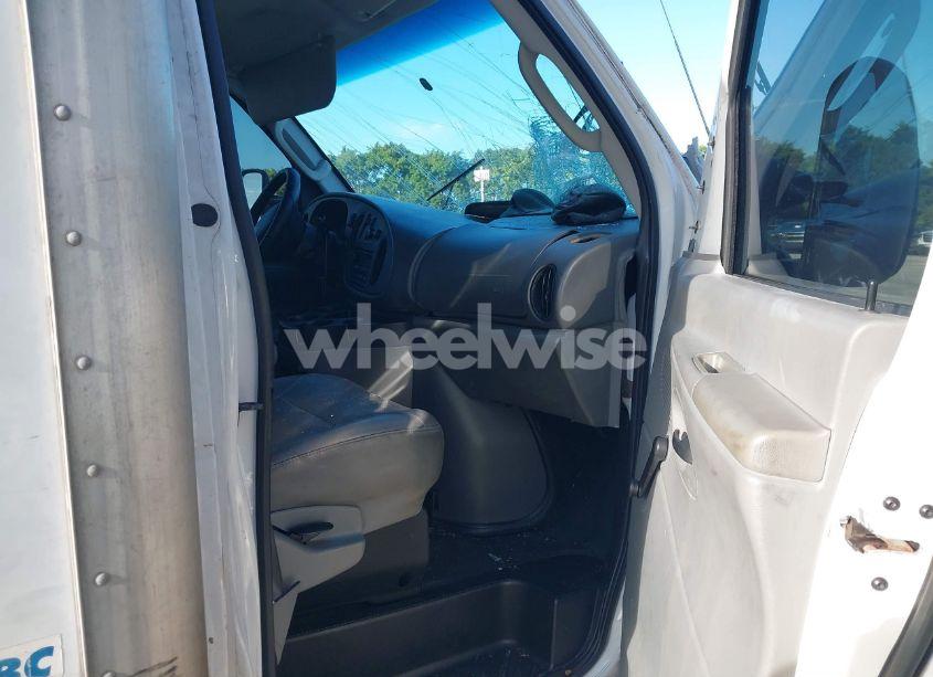 Photo 5 of 2006 Ford E-350 CUTAWAY (VIN 1FDWE35L66DA85620)