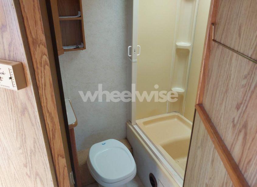 Photo 8 of 2002 Ford E-350 CUTAWAY STANDARD (VIN 1FDWE35S32HA38345)