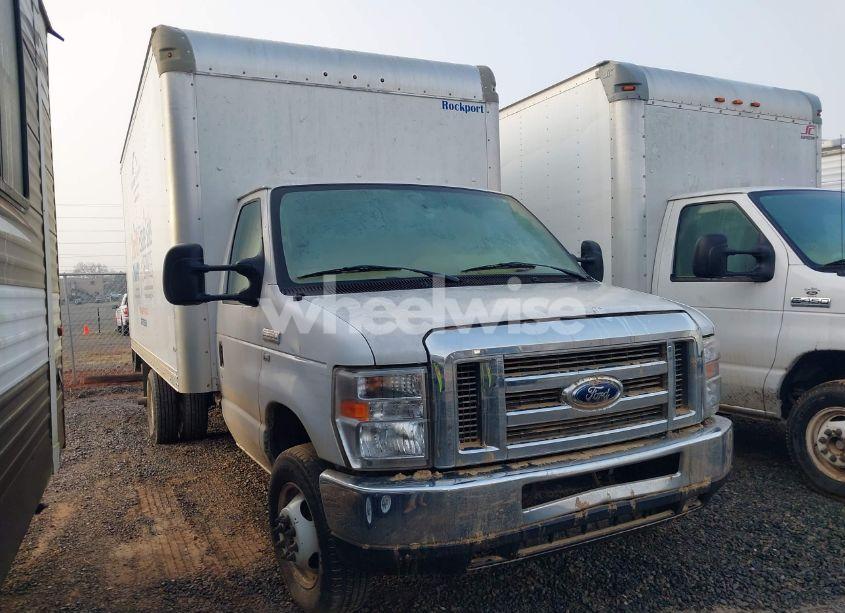 2019 Ford E-350 CUTAWAY (VIN 1FDWE3F62KDC02130) main photo