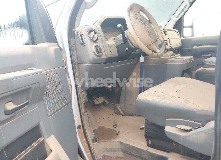 Photo 5 of 2019 Ford E-350 CUTAWAY (VIN 1FDWE3F62KDC02130)