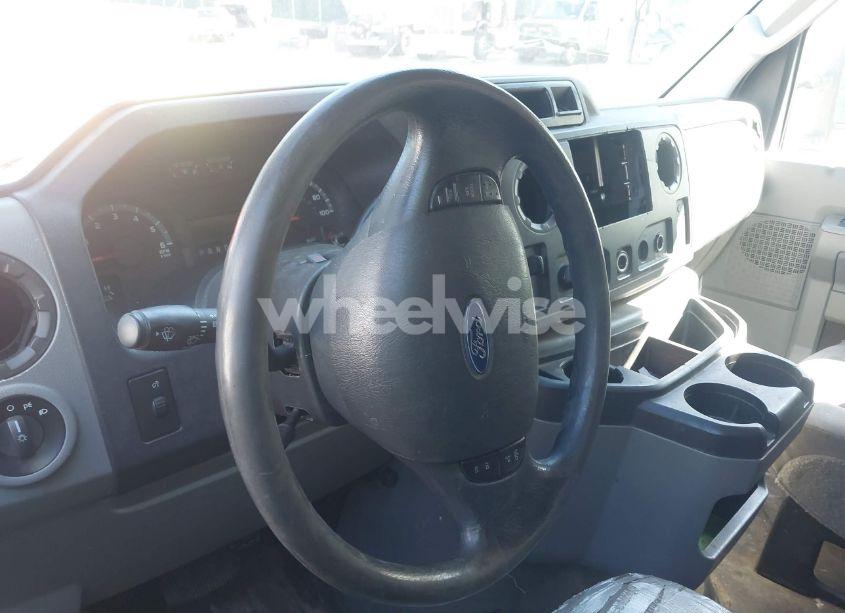 Photo 6 of 2019 Ford E-350 CUTAWAY (VIN 1FDWE3F6XKDC16924)