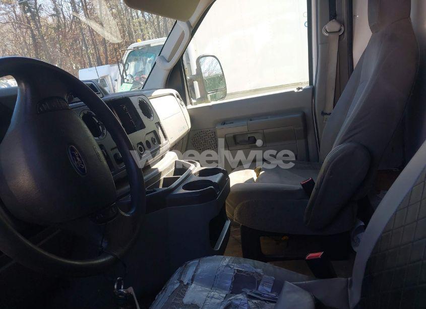 Photo 7 of 2019 Ford E-350 CUTAWAY (VIN 1FDWE3F6XKDC16924)