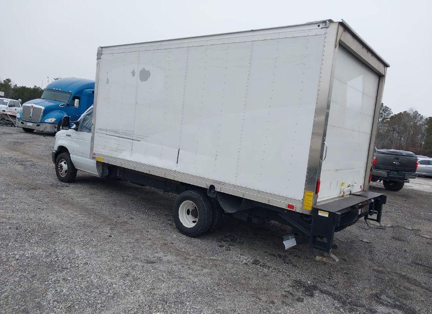 Photo 3 of 2024 Ford E-350 CUTAWAY (VIN 1FDWE3FN4RDD08869)