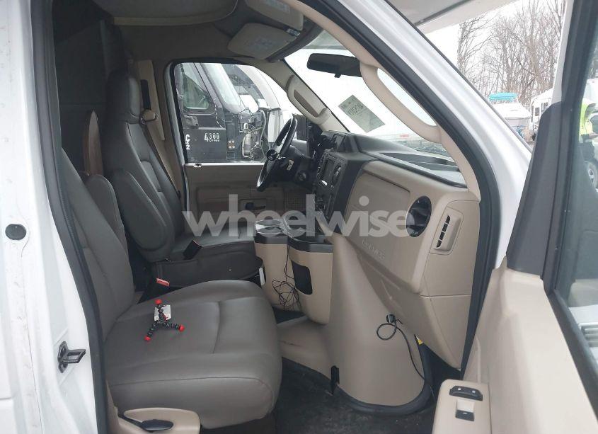 Photo 5 of 2019 Winnebago Spirit (VIN 1FDWE3FS7KDC56987)