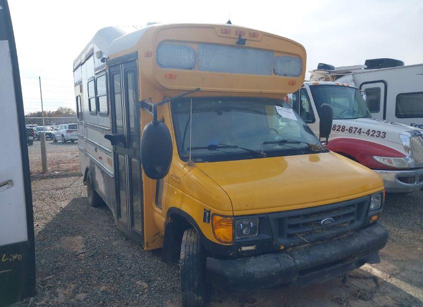 2003 Ford E-450 CUTAWAY STANDARD (VIN 1FDWE45F13HB65735) main photo