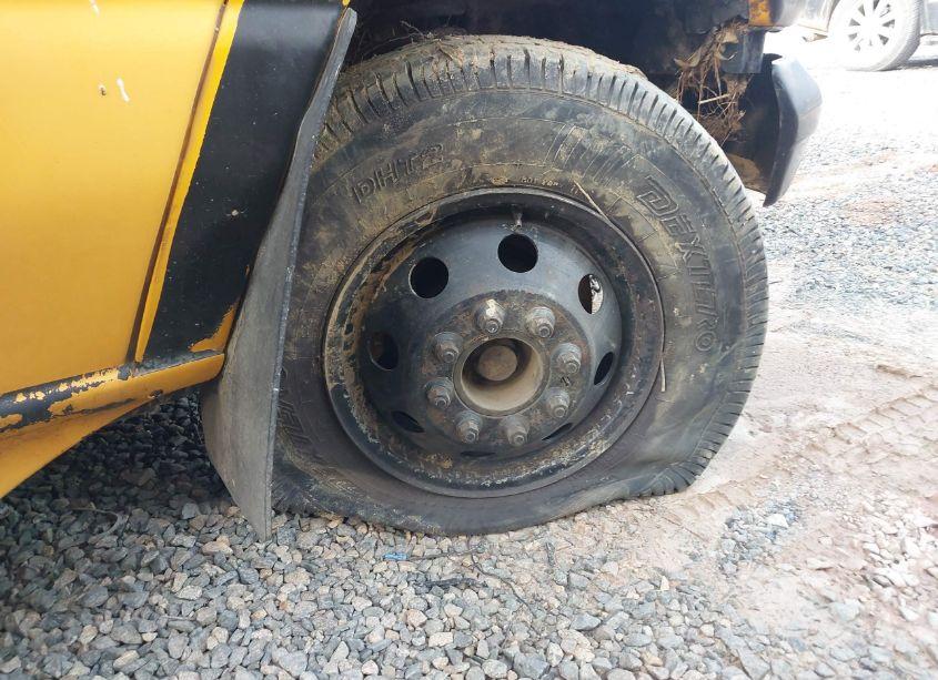 Photo 12 of 2003 Ford E-450 CUTAWAY STANDARD (VIN 1FDWE45F13HB65735)