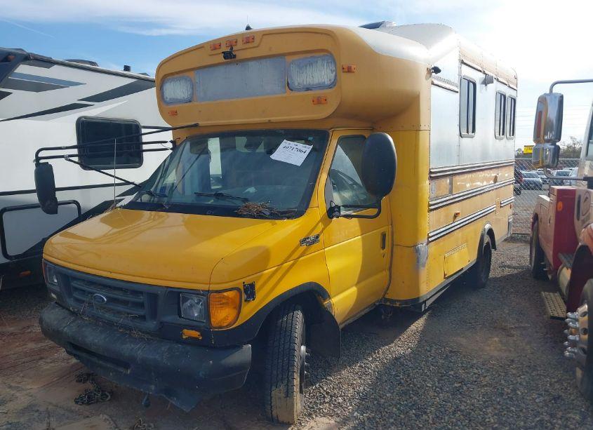 Photo 2 of 2003 Ford E-450 CUTAWAY STANDARD (VIN 1FDWE45F13HB65735)