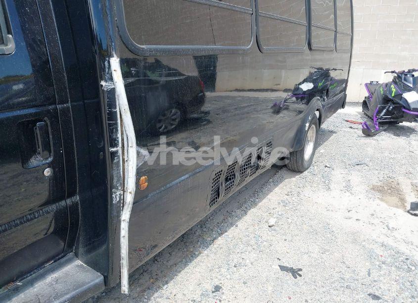 Photo 11 of 2003 Ford E-450 CUTAWAY STANDARD (VIN 1FDWE45F83HB39116)