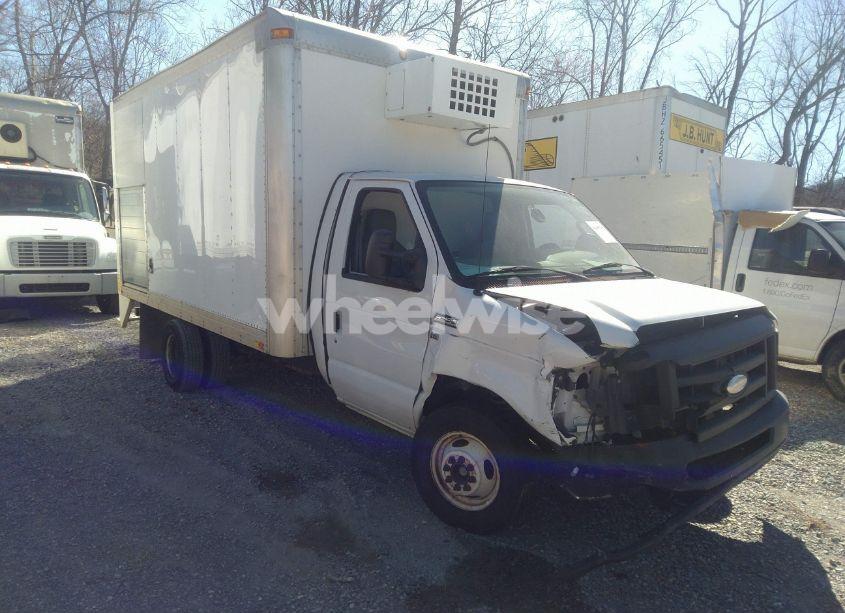 2014 Ford Econoline E450 SUPER DUTY CUTWY VAN (VIN 1FDWE4FL3EDA46020) main photo