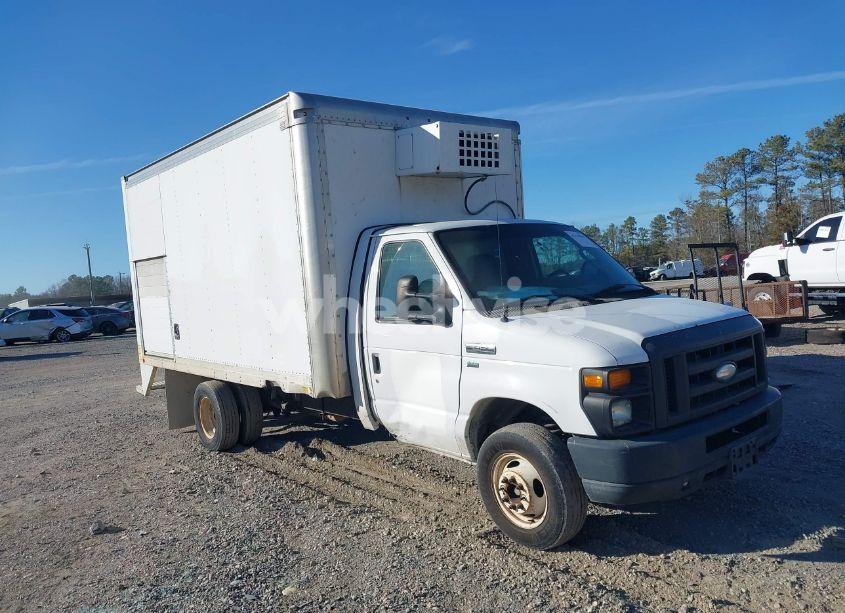 2014 Ford Econoline E450 SUPER DUTY CUTWY VAN (VIN 1FDWE4FLXEDA51344) main photo