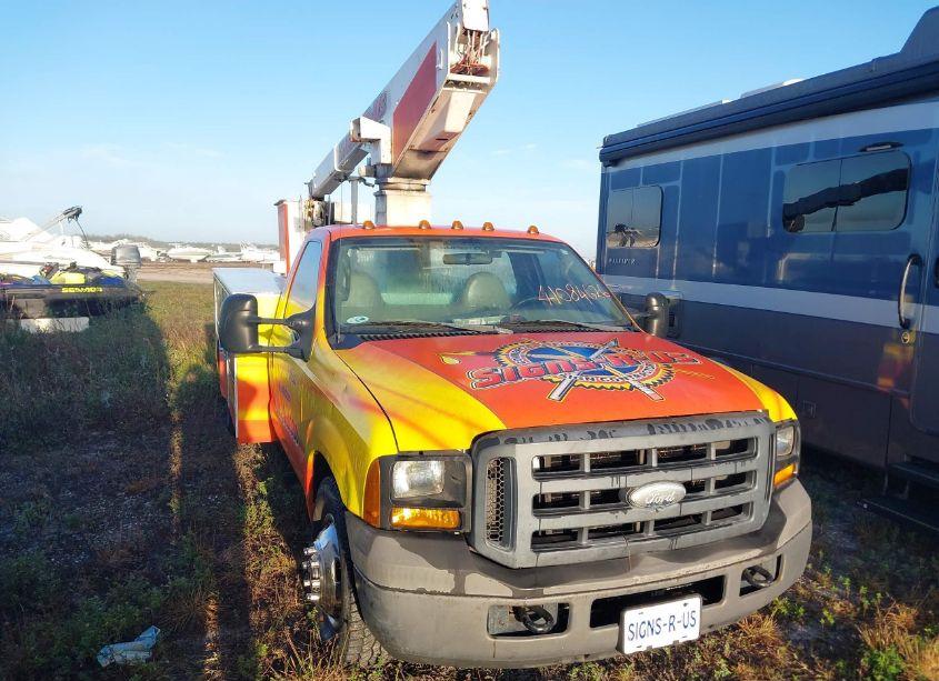 2006 Ford F-350 CHASSIS XL/XLT (VIN 1FDWF36596EA03676) main photo