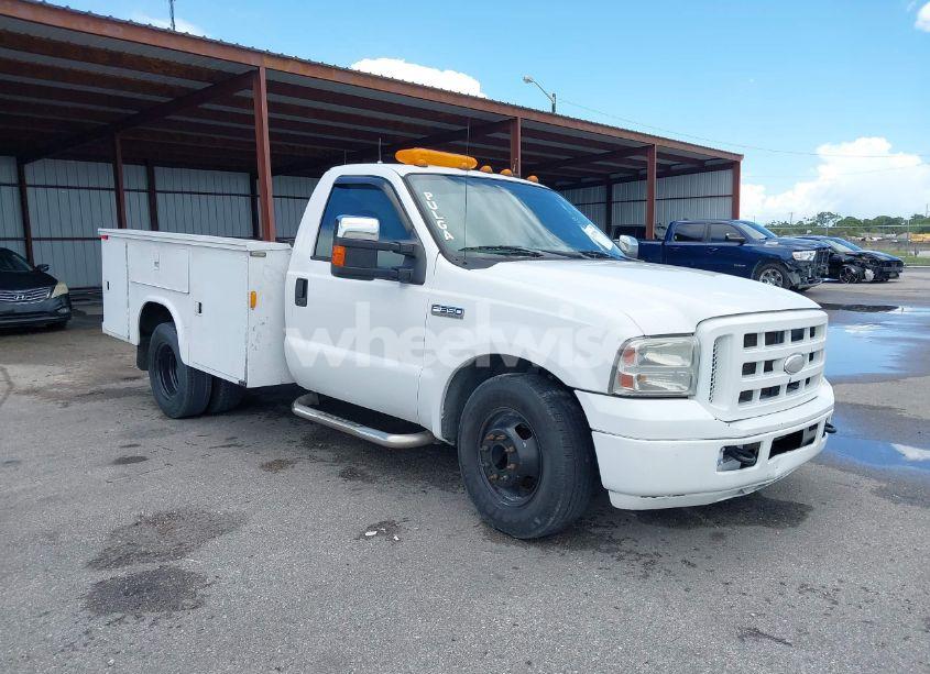 2006 Ford F-350 CHASSIS XL/XLT (VIN 1FDWF365X6ED01654) main photo