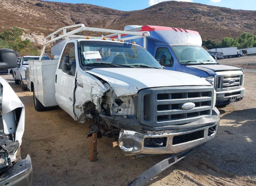 2007 Ford F-350 CHASSIS XL/XLT (VIN 1FDWF36P17EA96258) main photo
