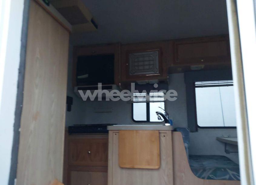 Photo 8 of 1998 Ford Econoline E450 SUPER DUTY CUTWY RV (VIN 1FDXE40S3WHB00446)