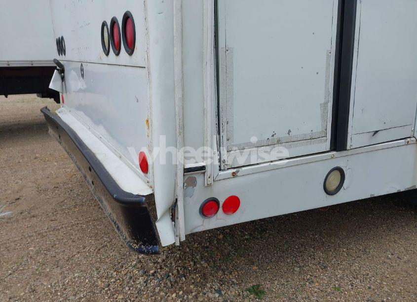 Photo 11 of 2001 Ford E-450 CUTAWAY STANDARD (VIN 1FDXE45F41HA50225)