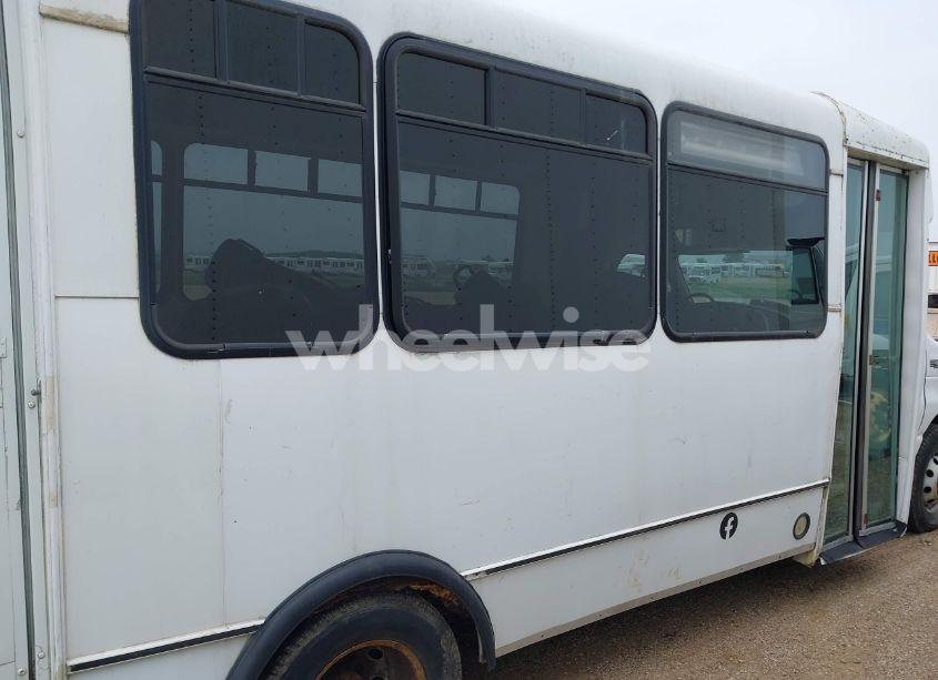 Photo 13 of 2001 Ford E-450 CUTAWAY STANDARD (VIN 1FDXE45F41HA50225)