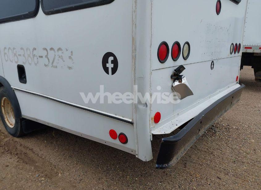 Photo 16 of 2001 Ford E-450 CUTAWAY STANDARD (VIN 1FDXE45F41HA50225)