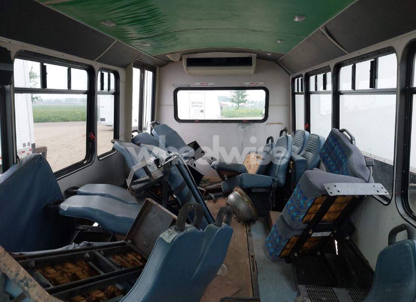 Photo 6 of 2001 Ford E-450 CUTAWAY STANDARD (VIN 1FDXE45F41HA50225)