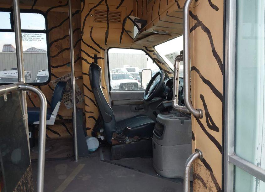 Photo 5 of 2002 Ford E-450 CUTAWAY STANDARD (VIN 1FDXE45FX2HB75604)