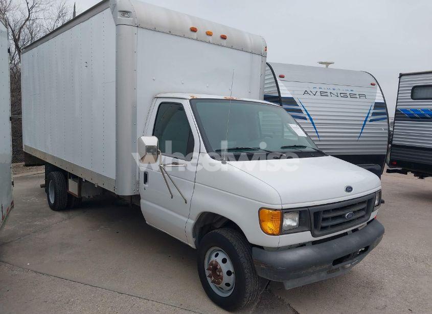 2004 Ford E-450 CUTAWAY STANDARD (VIN 1FDXE45M84HA90553) main photo