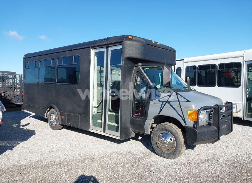 2005 Ford Bus E-450 CUTAWAY (VIN 1FDXE45P05HB38901) main photo