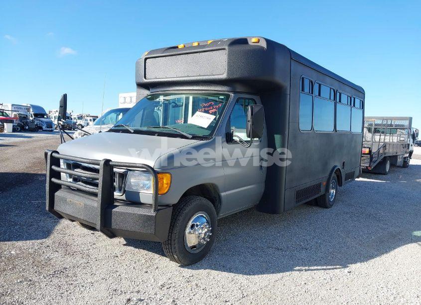 Photo 2 of 2005 Ford Bus E-450 CUTAWAY (VIN 1FDXE45P05HB38901)