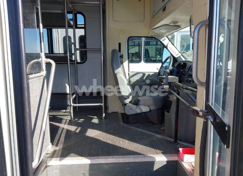 Photo 7 of 2005 Ford Bus E-450 CUTAWAY (VIN 1FDXE45P05HB38901)