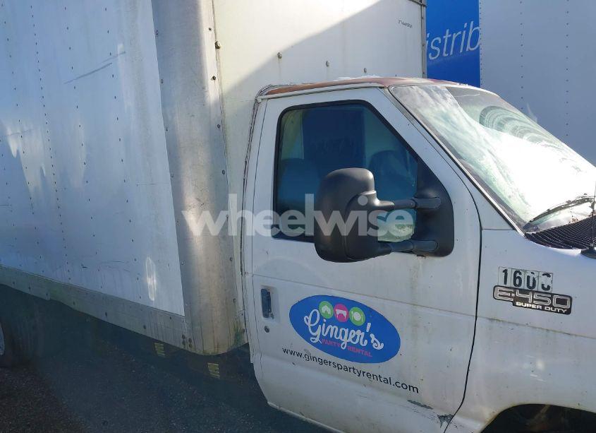 Photo 15 of 2005 Ford E-450 CUTAWAY STANDARD (VIN 1FDXE45P75HA36009)