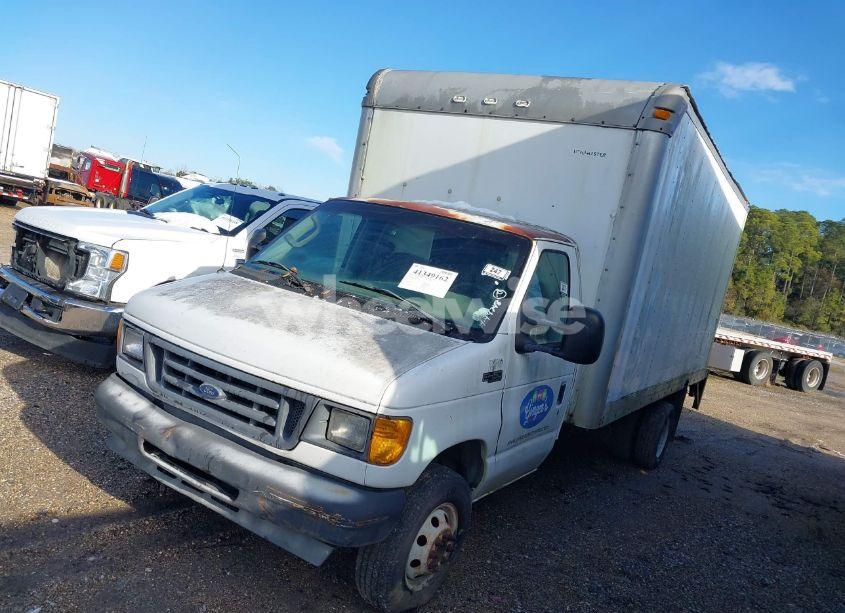 Photo 2 of 2005 Ford E-450 CUTAWAY STANDARD (VIN 1FDXE45P75HA36009)