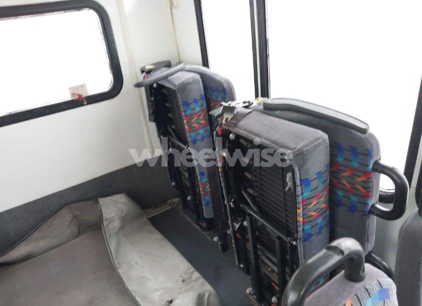 Photo 12 of 2005 Ford E-450 CUTAWAY STANDARD (VIN 1FDXE45S05HA32470)