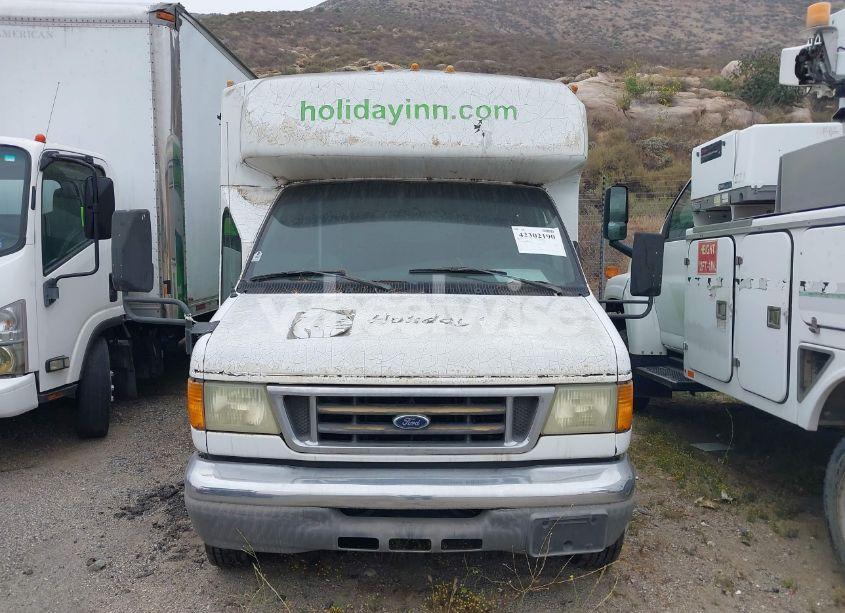 Photo 14 of 2005 Ford E-450 CUTAWAY STANDARD (VIN 1FDXE45S05HA32470)