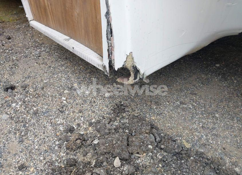 Photo 18 of 2005 Ford E-450 CUTAWAY STANDARD (VIN 1FDXE45S05HA32470)