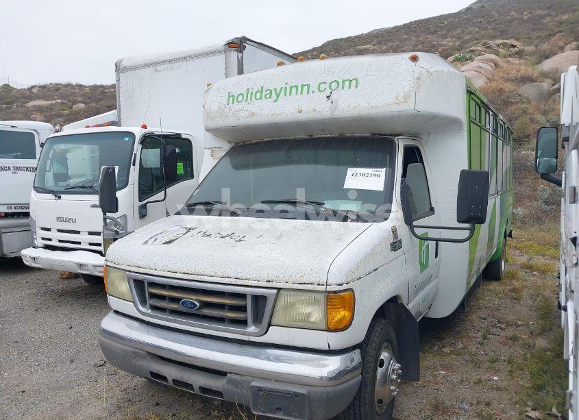 Photo 2 of 2005 Ford E-450 CUTAWAY STANDARD (VIN 1FDXE45S05HA32470)