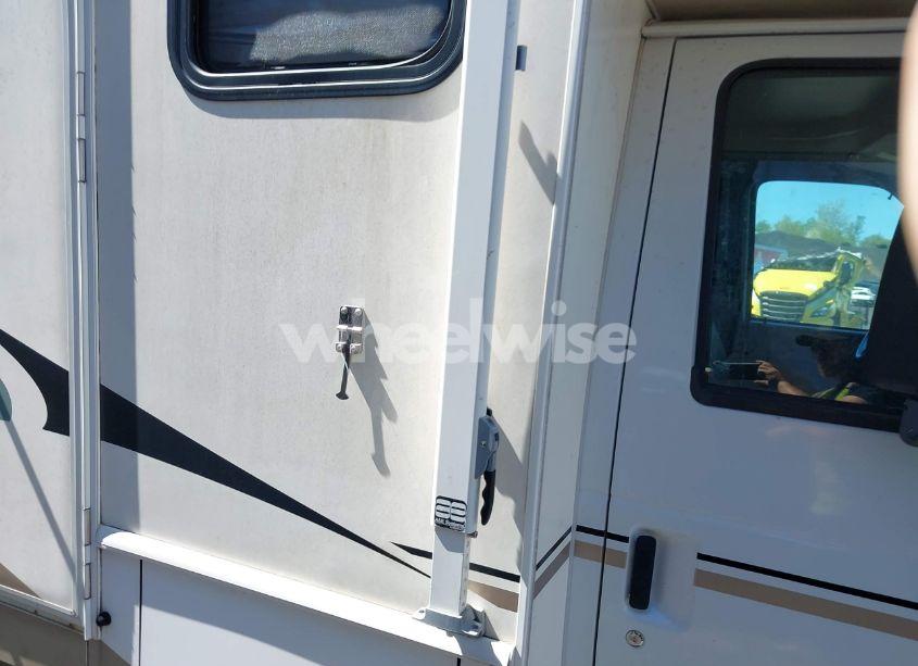 Photo 13 of 2003 Ford E-450 CUTAWAY STANDARD (VIN 1FDXE45S13HA01676)