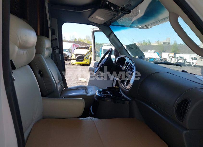 Photo 7 of 2003 Ford E-450 CUTAWAY STANDARD (VIN 1FDXE45S13HA01676)