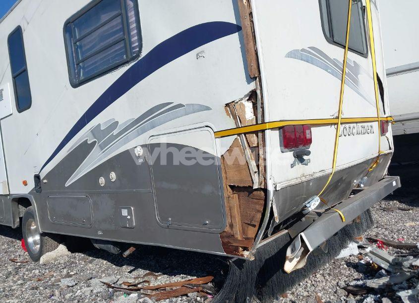 Photo 11 of 2005 Coachmen Leprechan N/A (VIN 1FDXE45S14HB12097)