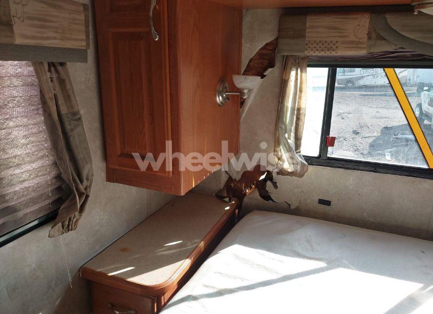 Photo 12 of 2005 Coachmen Leprechan N/A (VIN 1FDXE45S14HB12097)